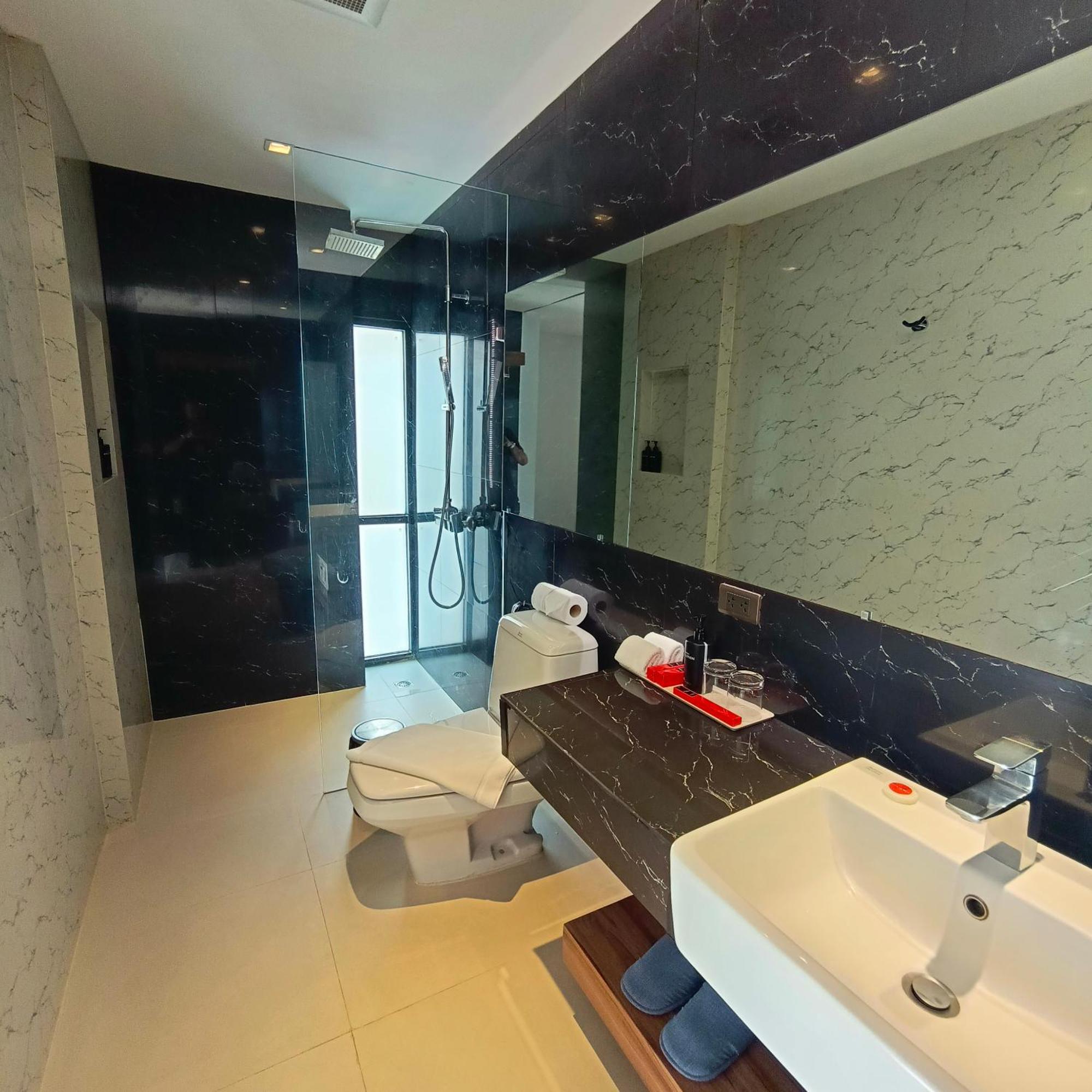 Uno Express Hotel Bangkok Luaran gambar