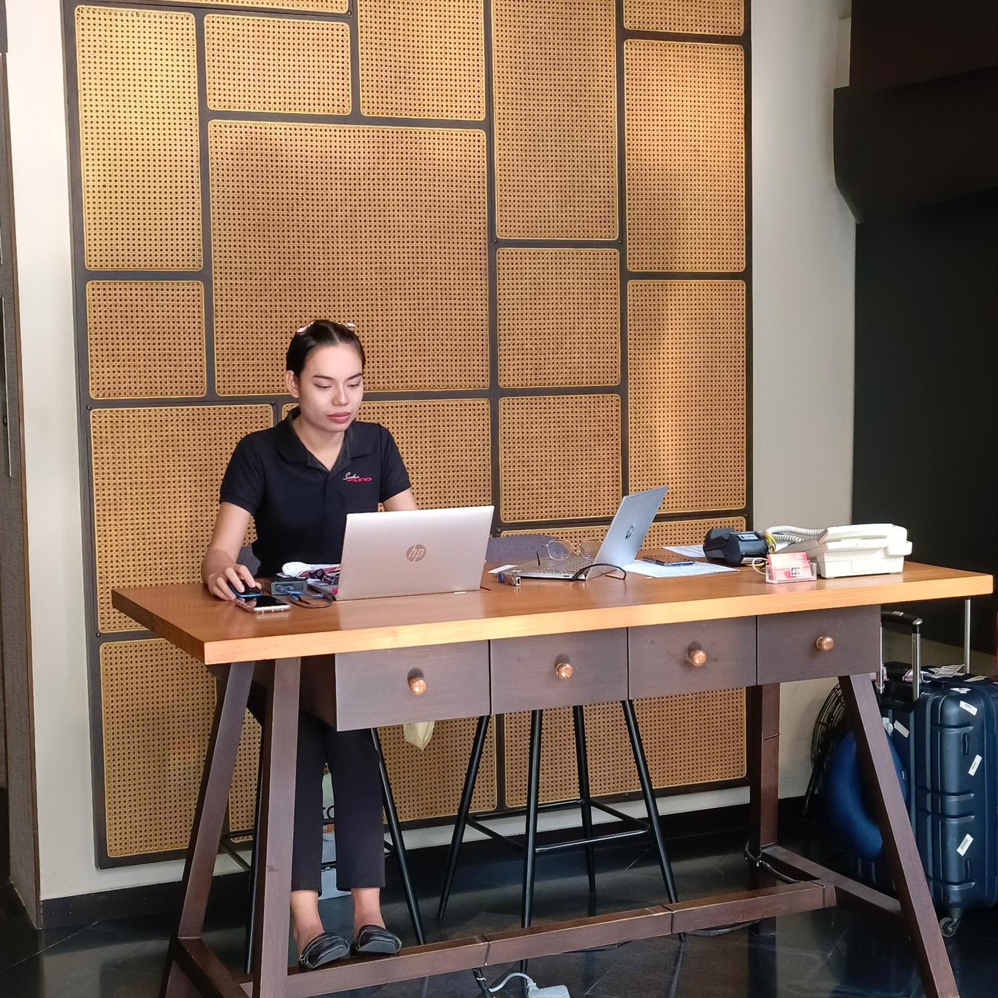 Uno Express Hotel Bangkok Luaran gambar