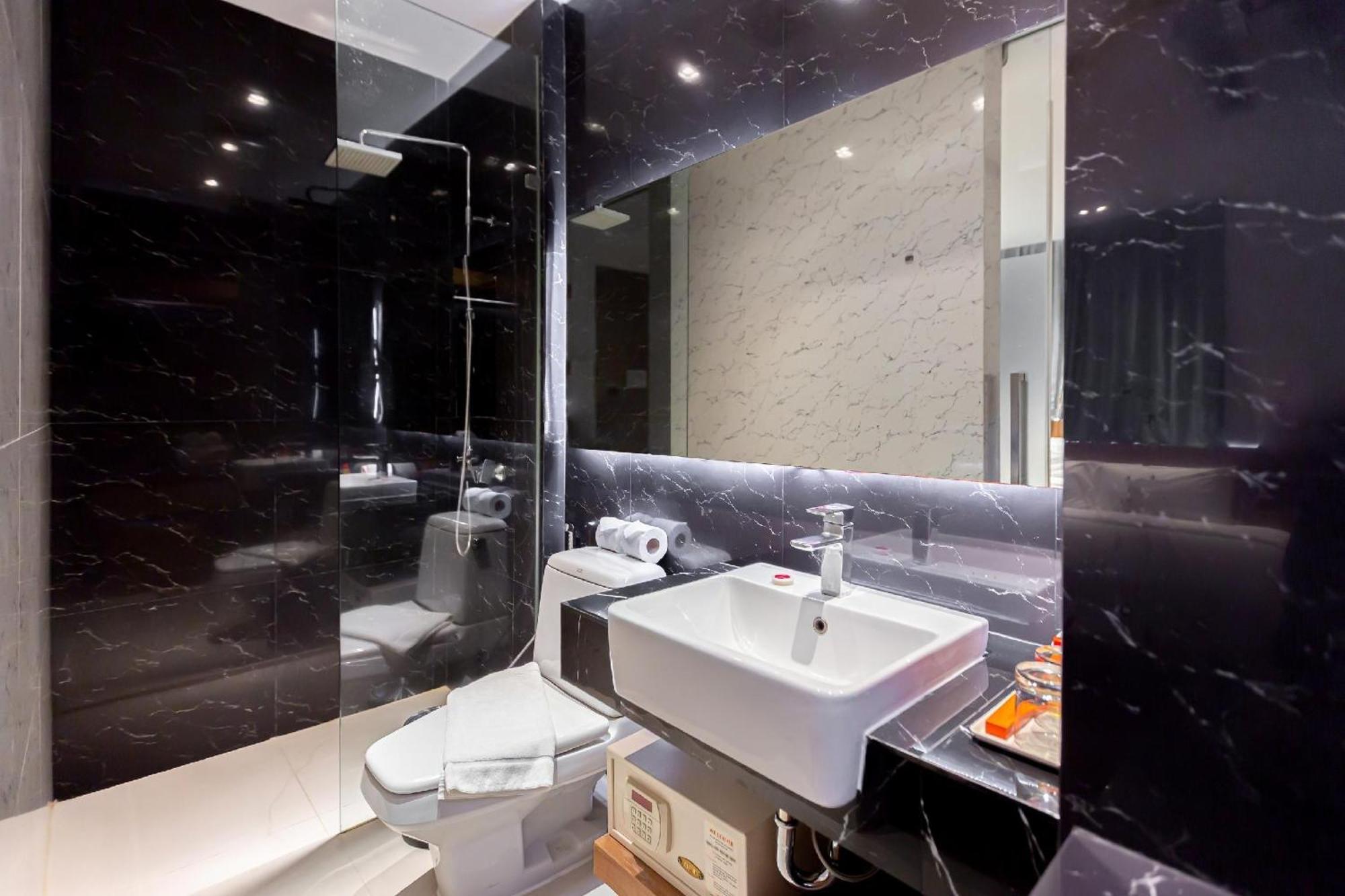 Uno Express Hotel Bangkok Luaran gambar